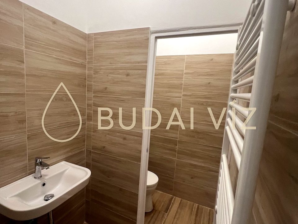 Százhalombattai sportcsarnok – porta, WC és konyha – 2. kép