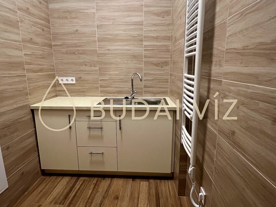Százhalombattai sportcsarnok – porta, WC és konyha – 3. kép